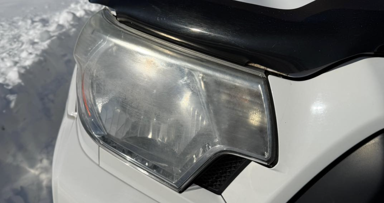 Foggy headlight before cleaning