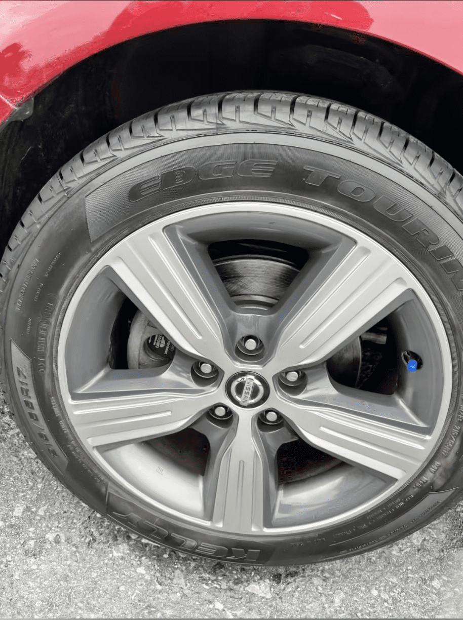 Refinished alloy wheel for auction vehicle presentation
