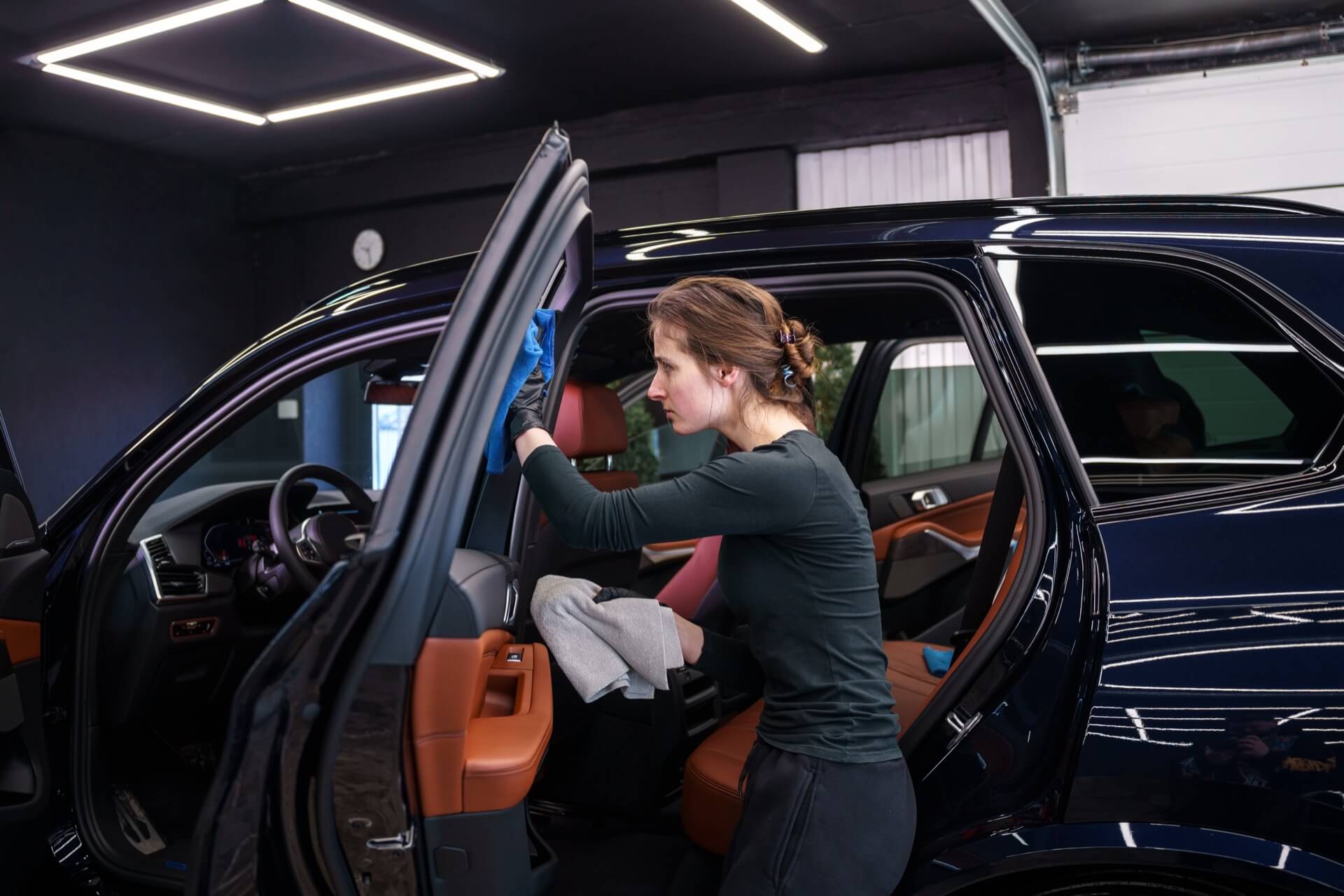 Vehicle reconditioning service being done for dealesrship